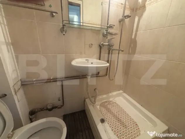Apartament de vanzare, partial renovat.