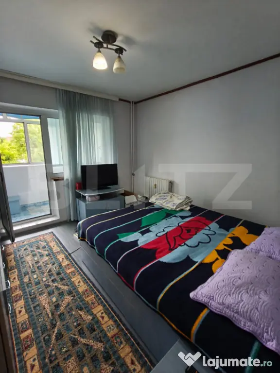 Apartament 3 camere decomandat etaj 2/4 zona Rovine