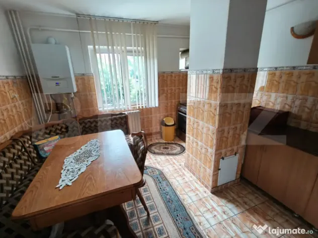 Apartament 3 camere decomandat etaj 2/4 zona Rovine