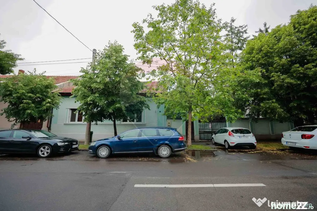 Casă în Centrul Istoric, cu mansardă, singur în curte...