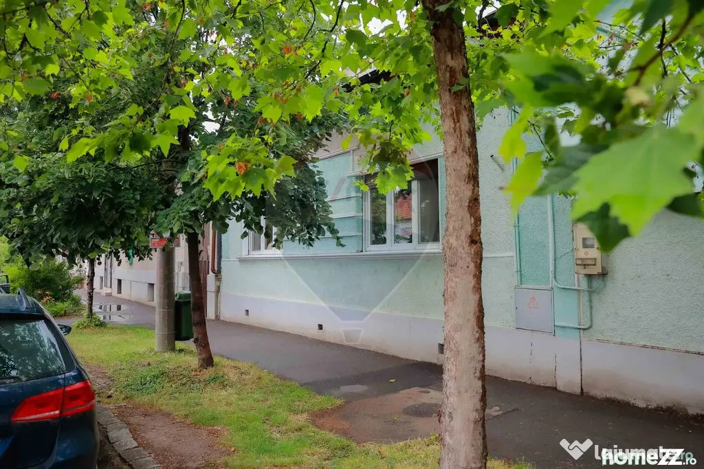 Casă în Centrul Istoric, cu mansardă, singur în curte...