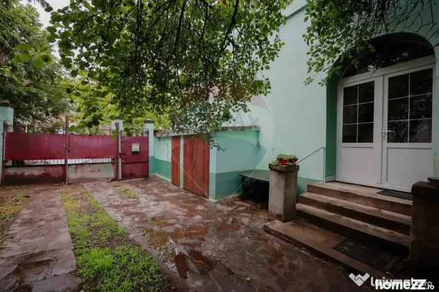 Casă în Centrul Istoric, cu mansardă, singur în curte...