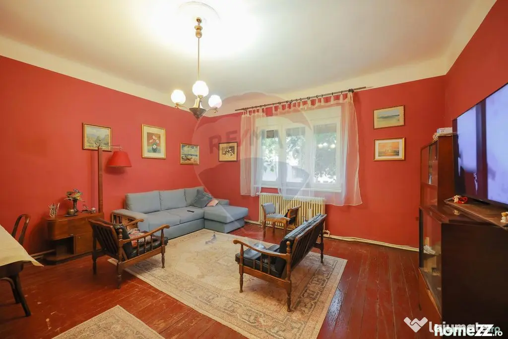 Casă în Centrul Istoric, cu mansardă, singur în curte... - Oradea (Bihor)
