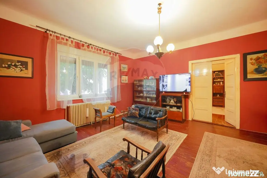 Casă în Centrul Istoric, cu mansardă, singur în curte... - Oradea (Bihor)