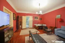 Casă în Centrul Istoric, cu mansardă, singur în curte, intrare auto