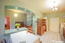 Casă în Centrul Istoric, cu mansardă, singur în curte...