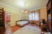 Casă în Centrul Istoric, cu mansardă, singur în curte... 