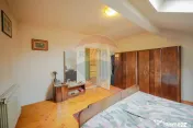 Casă în Centrul Istoric, cu mansardă, singur în curte... 
