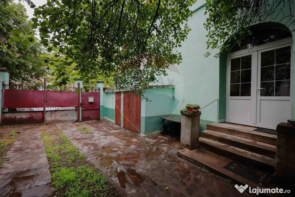 Casă cu mansardă, Ultracentral, N. Jiga, singur în cur...