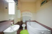 Casă cu mansardă, Ultracentral, N. Jiga, singur în cur...