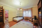 Casă cu mansardă, Ultracentral, N. Jiga, singur în cur...