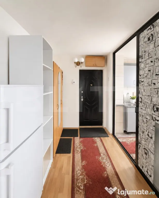 Apartament 3 camere, 2 dormitoare, etaj intermediar cu lift,