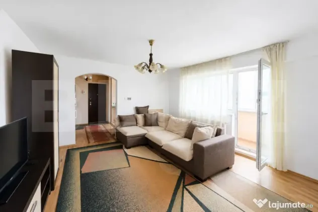 Apartament 3 camere, 2 dormitoare, etaj intermediar cu lift,