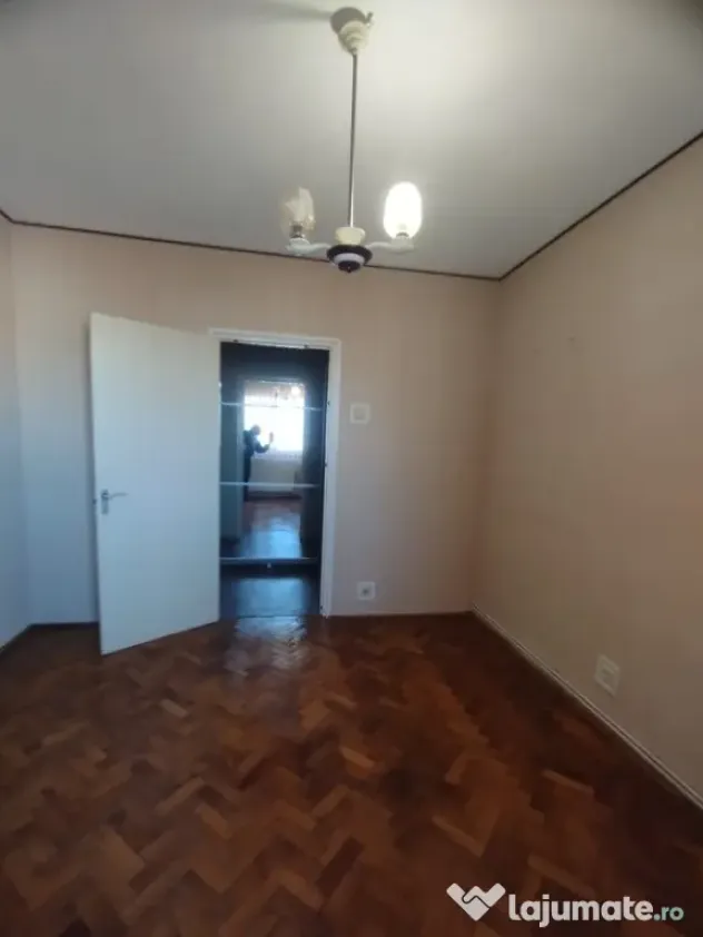 Apartament cu 4 camere spatios
