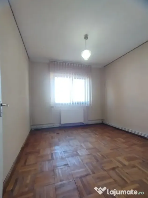 Apartament cu 4 camere spatios