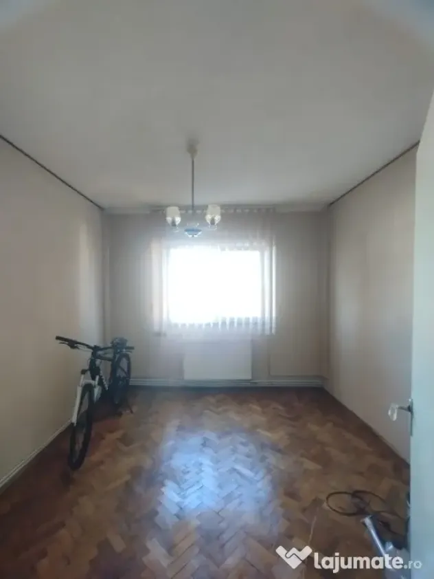 Apartament cu 4 camere spatios