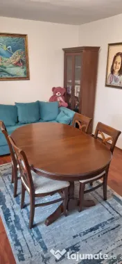 Masă extensibilă cu șase scaune 