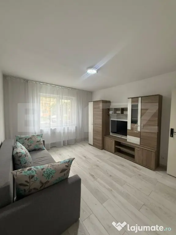 Apartament cu 2 camere, decomandat, zona 9 Mai