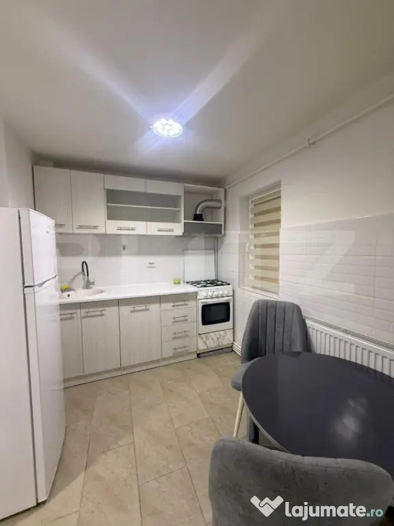 Apartament cu 2 camere, decomandat, zona 9 Mai