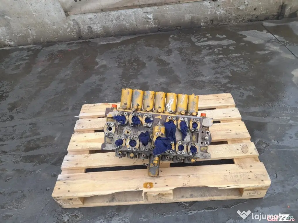 Distribuitor hidraulic Rexroth M8-1003-03/7M8-22 excavator Liebherr A902