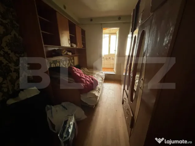 Cameră de cămin cu balcon, etaj 1, 12 mp, zona Nicolina