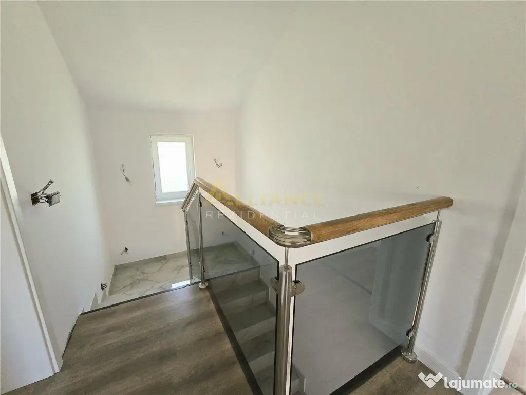 Casa individuala- 6 camere - 4 bai- 3 dressinguri-100m de au