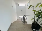 Cladire birouri si spatiu comercial , 830 mp constr, 15 locu