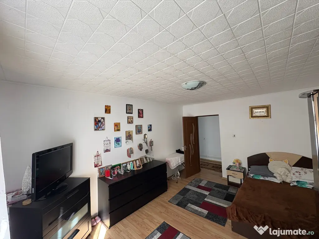 Casă de vânzare în Clinceni strada privata. panouri solare