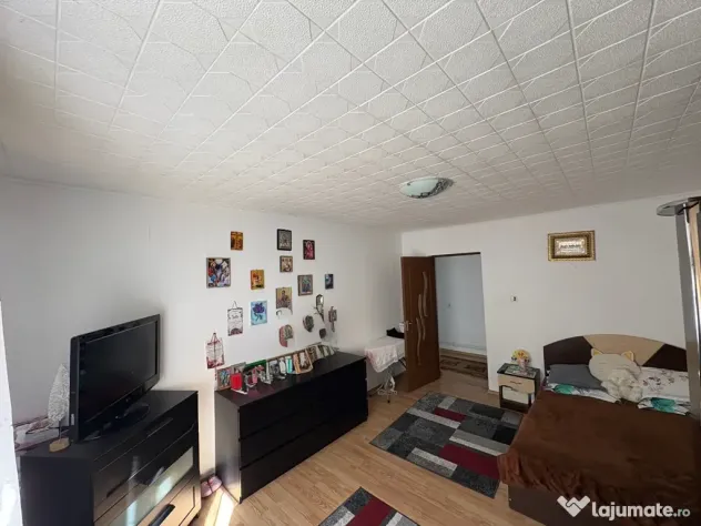 Casă de vânzare în Clinceni strada privata. panouri solare