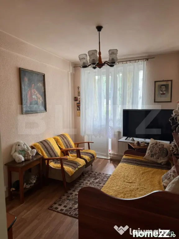 Apartament 3 camere, semidecomandat, central