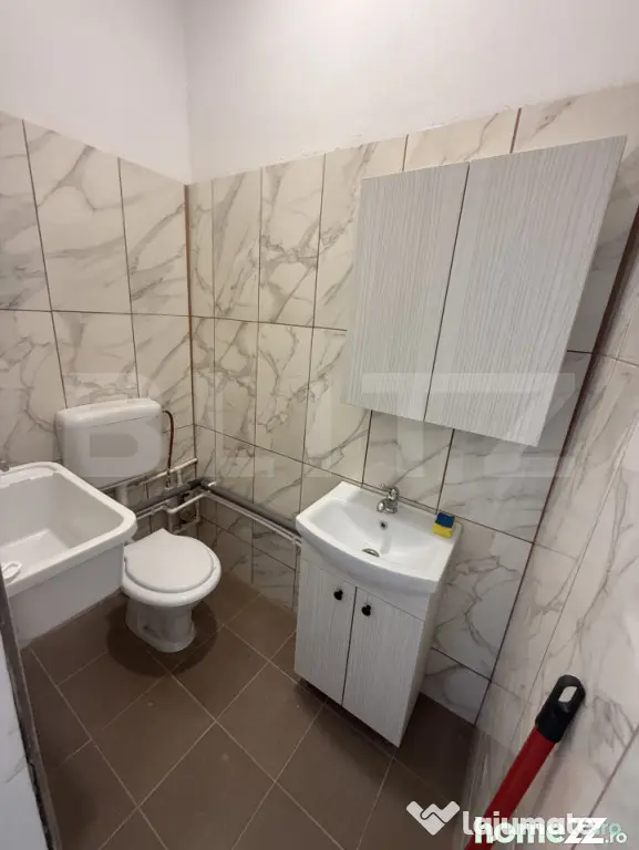 Spațiu comercial sau locuință, 49 mp, zona Centrală - Vo - Voinesti (Dambovita)