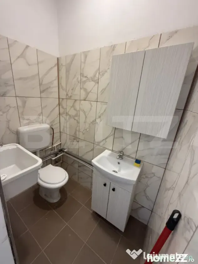 Spațiu comercial sau locuință, 49 mp, zona Centrală - Vo - Voinesti (Dambovita)