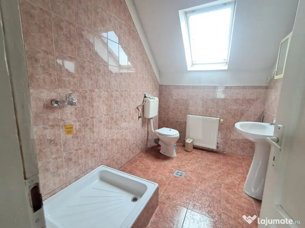 Proprietate de vanzare, 240 mp, teren 4500 mp, zona Depozite