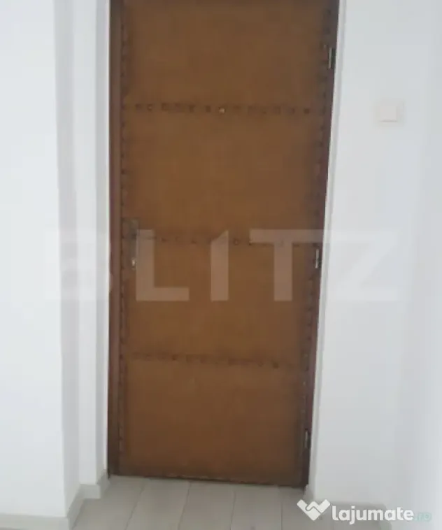 Apartament 3 camere semidecomandat, renovat, nemobilat in Va