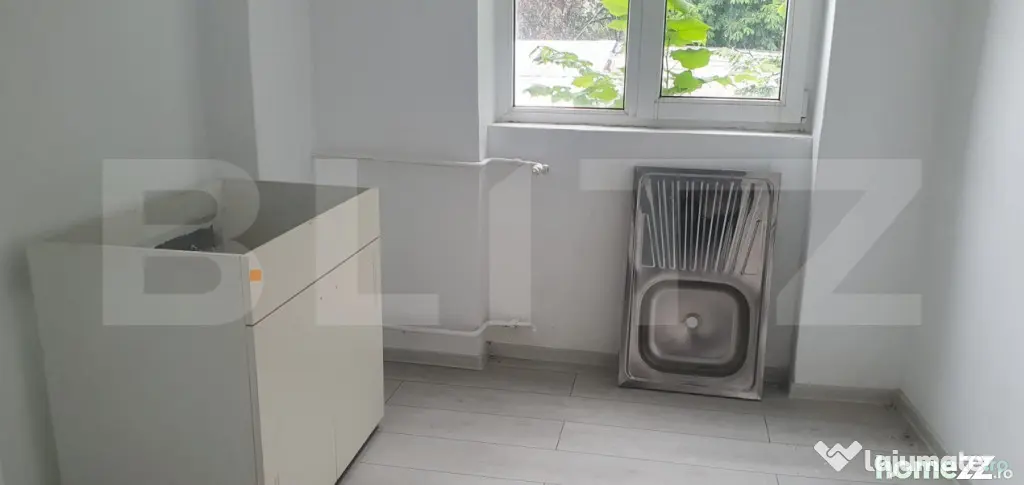 Apartament cu 3 camere, semidecomandat, renovat, nemobilat i - Vatra Dornei (Suceava)