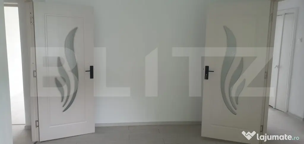 Apartament 3 camere semidecomandat, renovat, nemobilat in Va