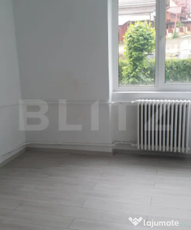 Apartament 3 camere semidecomandat, renovat, nemobilat in Va