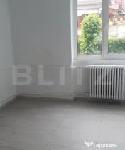 Apartament 3 camere semidecomandat, renovat, nemobilat in Va 
