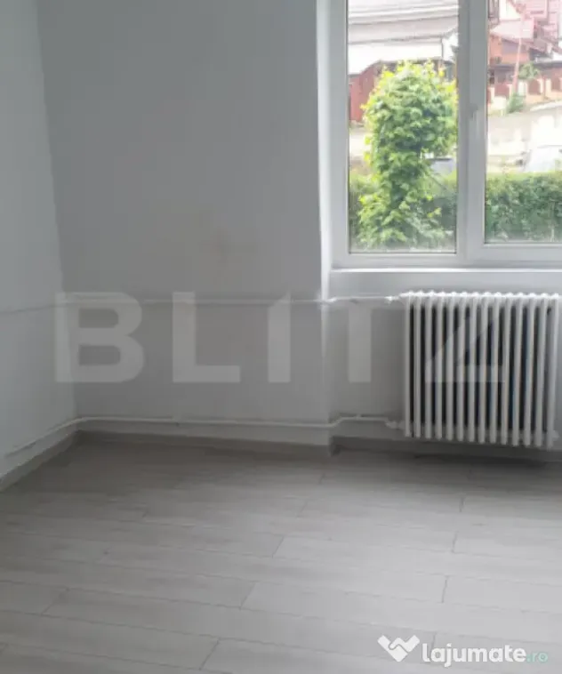 Apartament 3 camere semidecomandat, renovat, nemobilat in Va