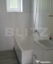 Apartament 3 camere semidecomandat, renovat, nemobilat in Va 
