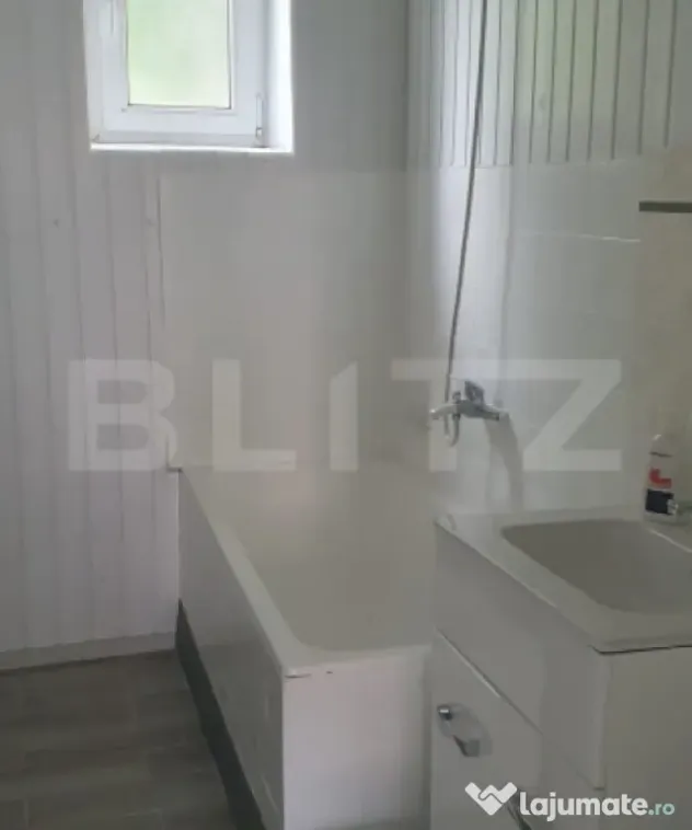 Apartament 3 camere semidecomandat, renovat, nemobilat in Va