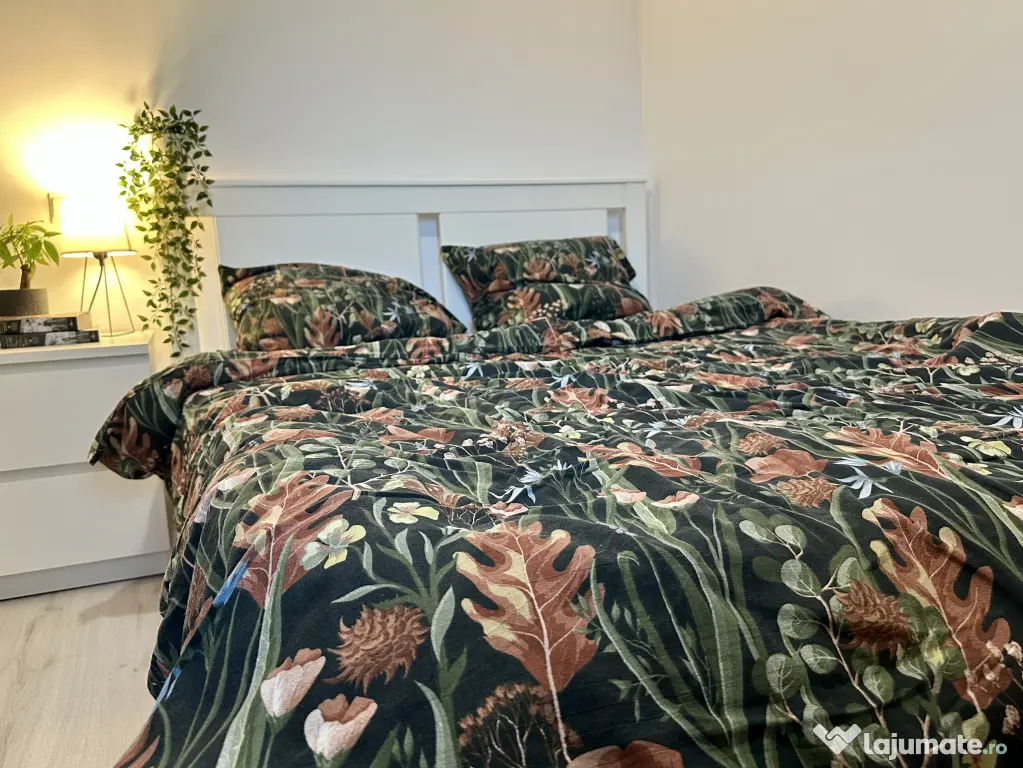 Pat IKEA SONGESAND 140x200 + saltea + noptiera MALM – ca nou, dormitor oaspeti