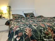 Pat IKEA SONGESAND 140x200 + saltea + noptiera MALM – ca nou, dormitor oaspeti 