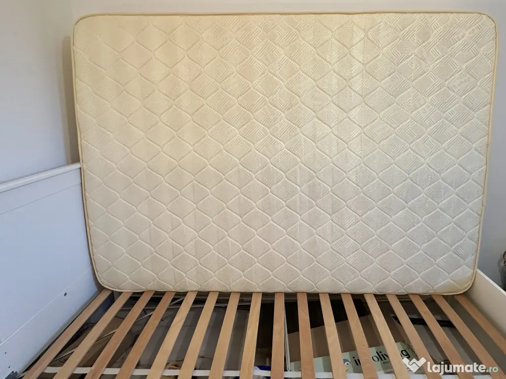 Pat IKEA SONGESAND 140x200 + saltea + noptiera MALM – ca nou, dormitor oaspeti