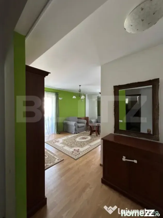 Apartament 3 camere, decomandat, zona Zamca