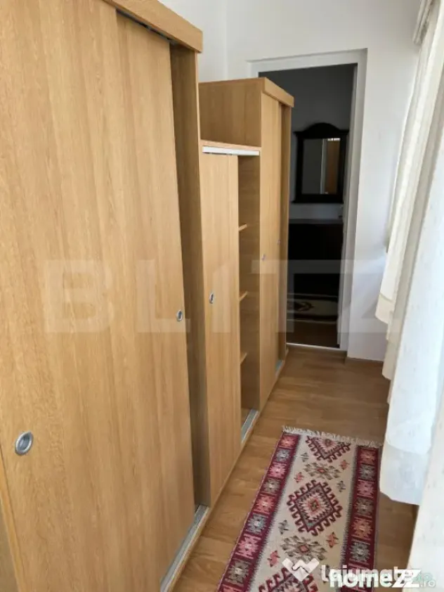Apartament 3 camere, decomandat, zona Zamca