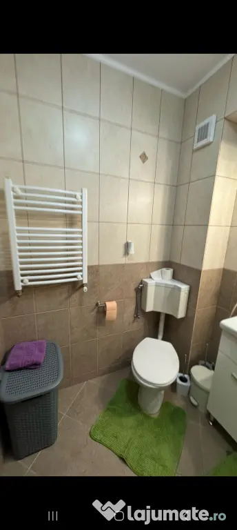 Închiriez apartament cu doua camere