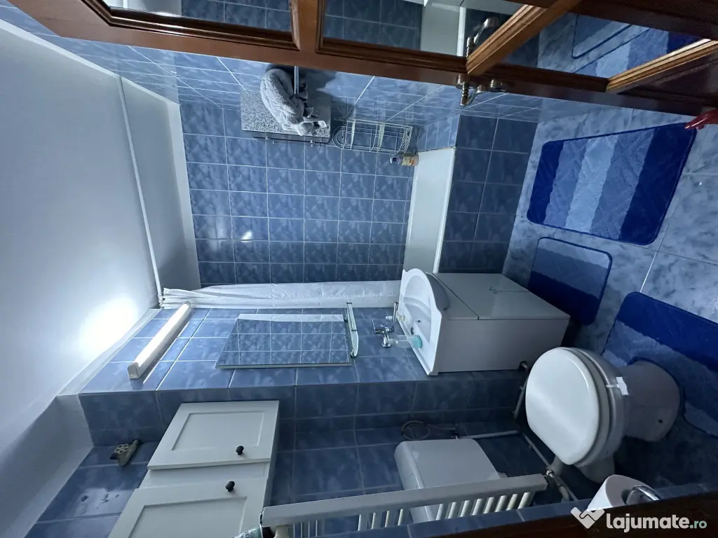 Proprietar inchiriez apartament decomandat 4 camere 2 bai