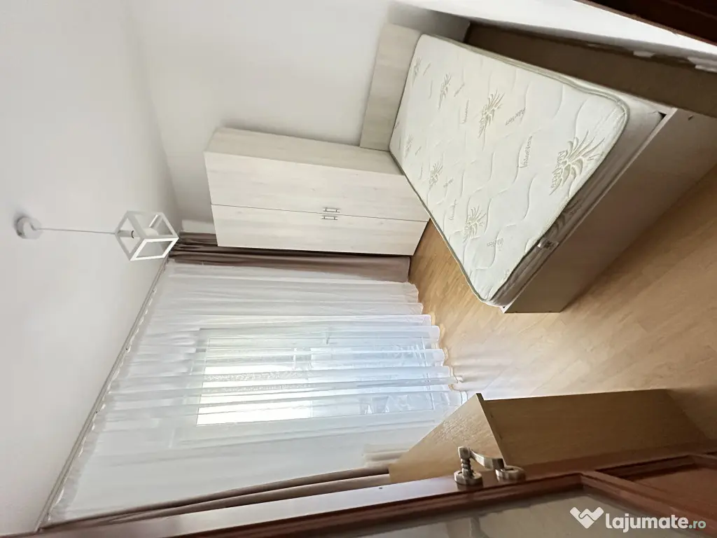 Proprietar inchiriez apartament decomandat 4 camere 2 bai