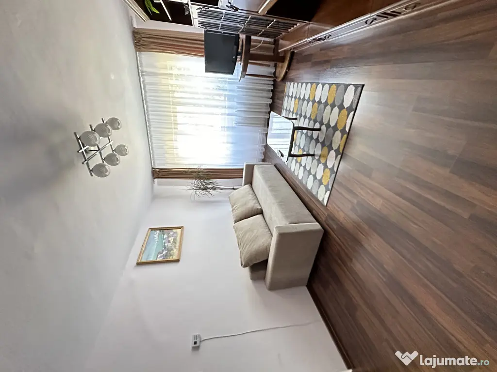 Proprietar inchiriez apartament decomandat 4 camere 2 bai